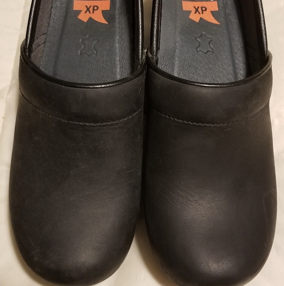 Dansko XP Pro Black Oiled Waterproof Clogs - Picture 2 of 4